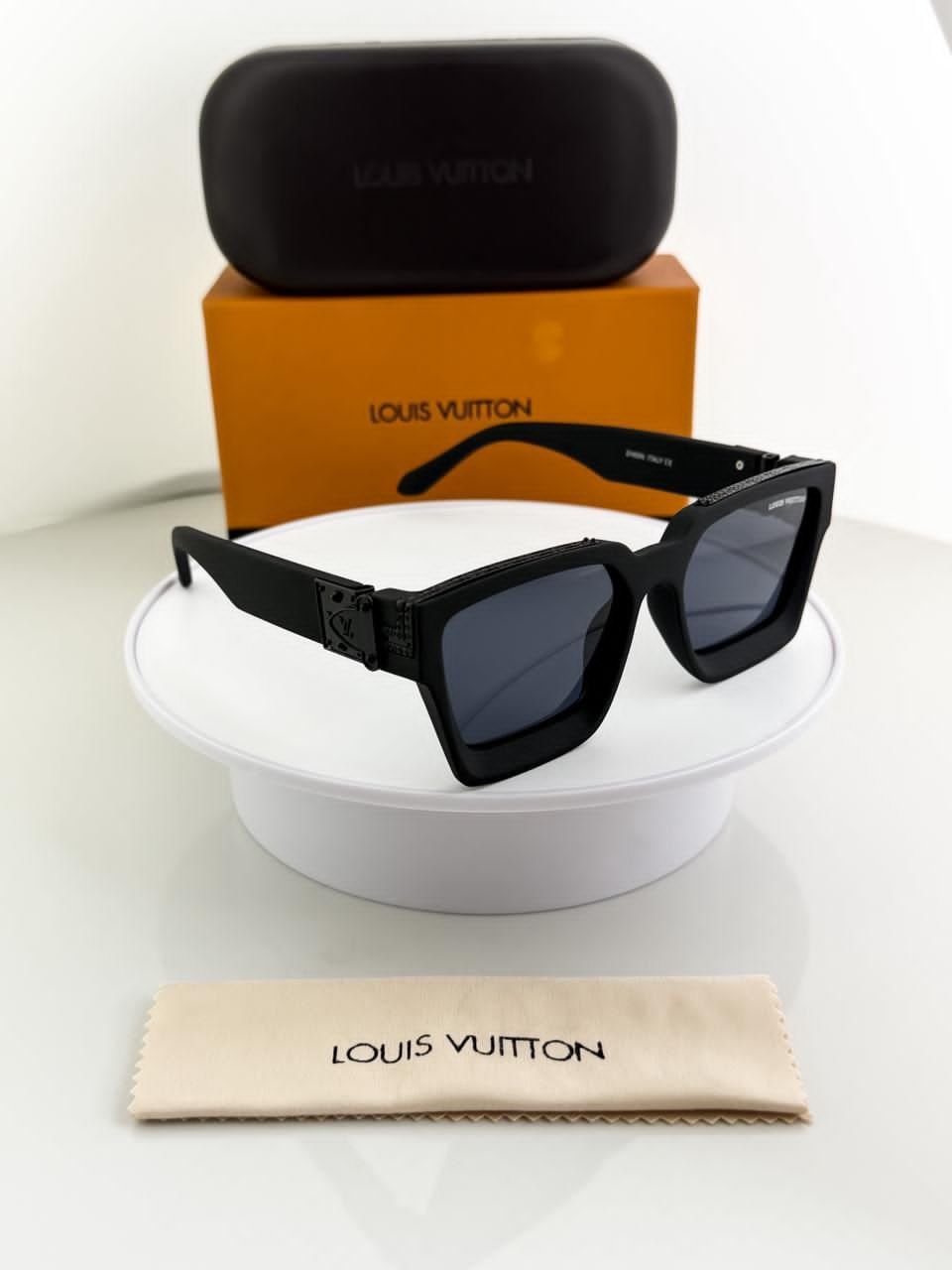Louis_vuitton_black_65N - Image 3