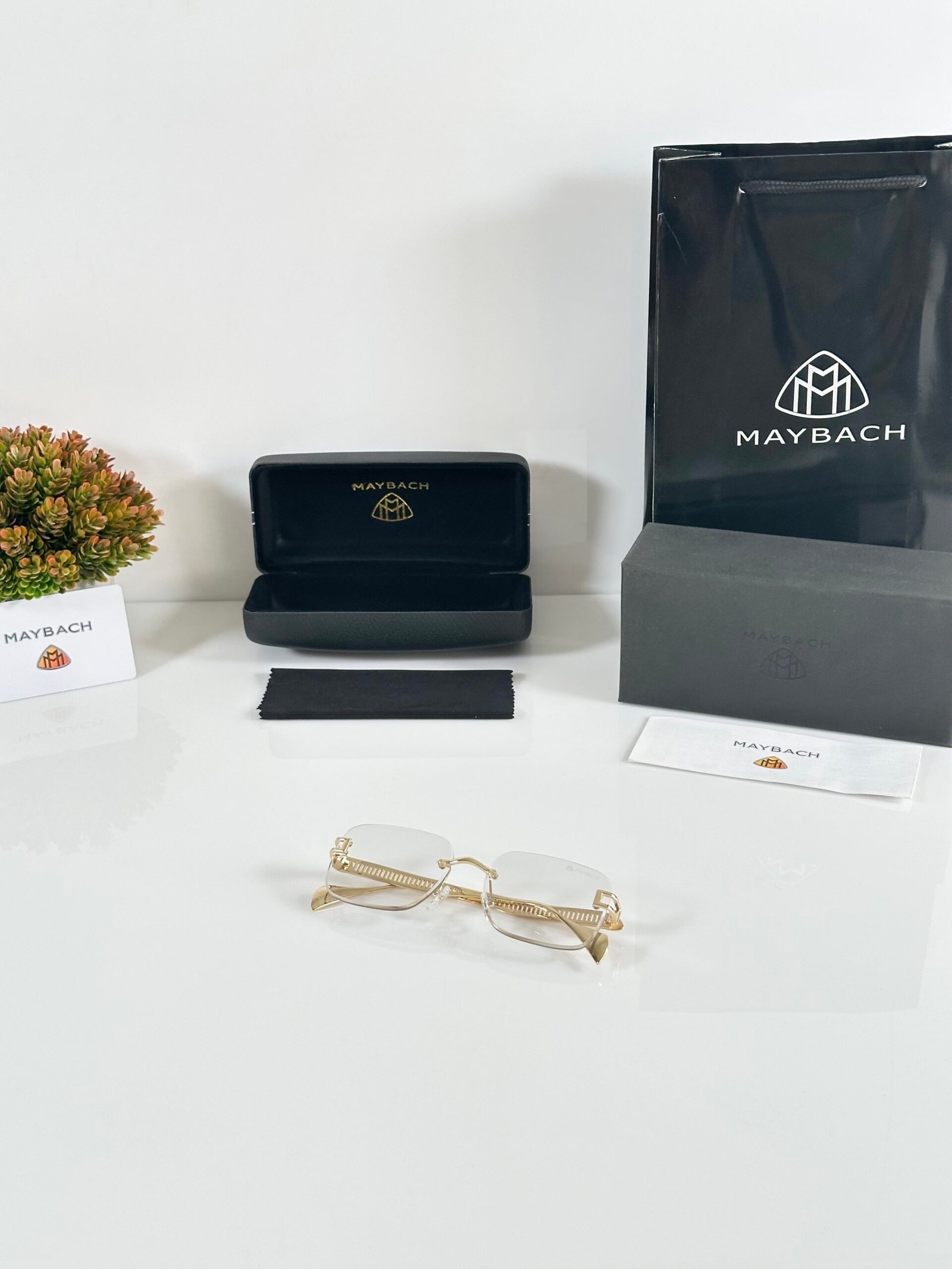 Maybach 1018 Gold Day Night Colour Changing Glass - Image 4
