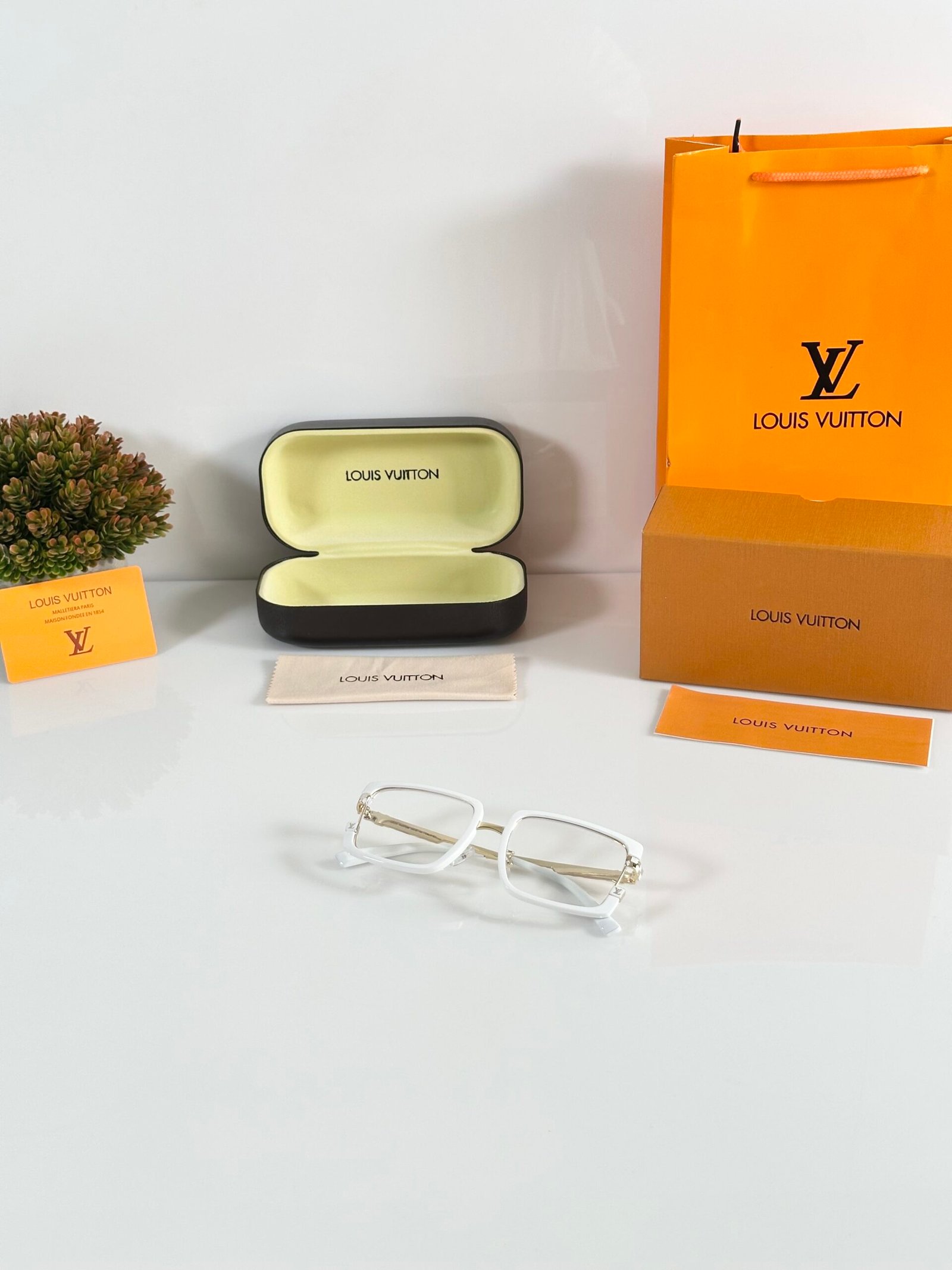 Louis_Vuitton_7295_Gold_White_Frame - Image 4