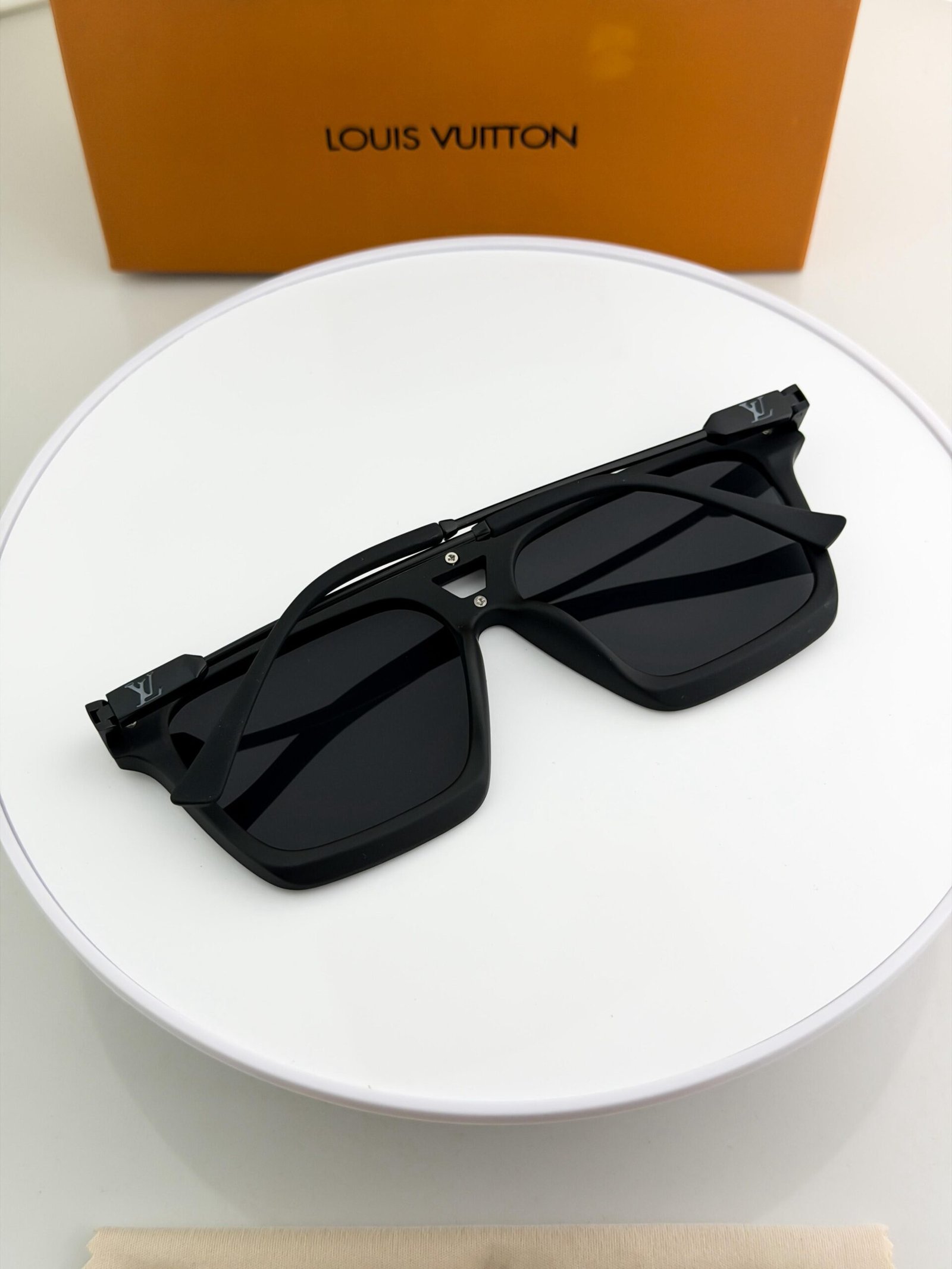 Louis_vuitton_black_1230 - Image 4