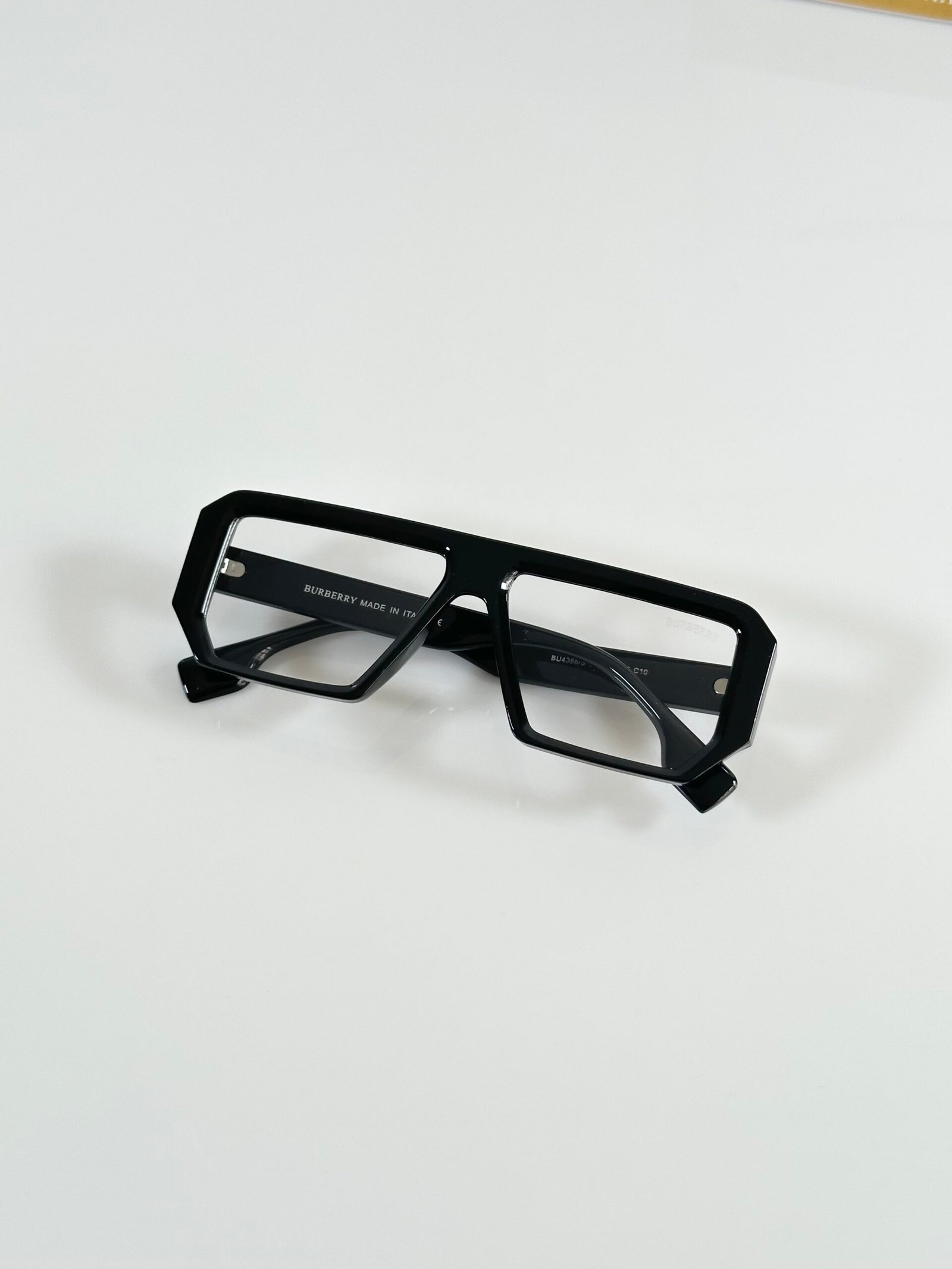 Burberry_4366_Black_White_Frame - Image 3