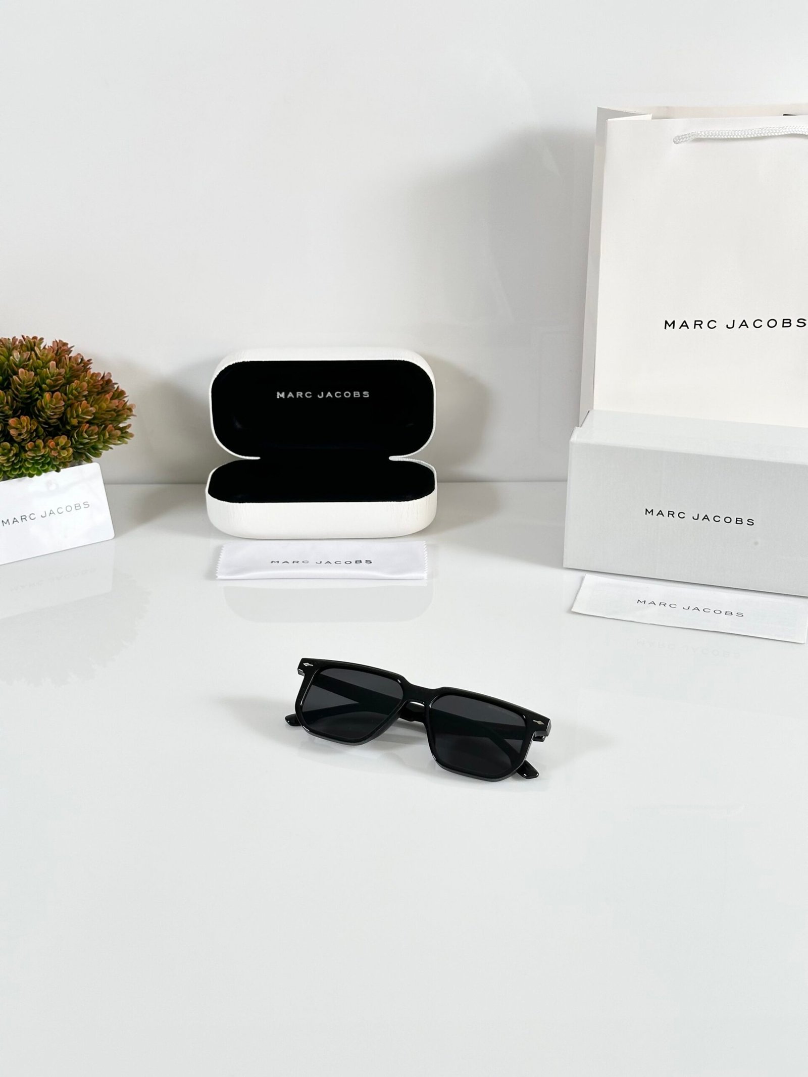 Marc Jacobs 3912 Black - Image 4
