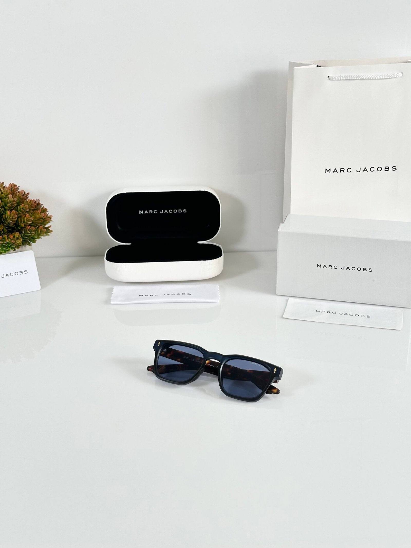 Marc Jacobs 1125 Tiger Blue - Image 4