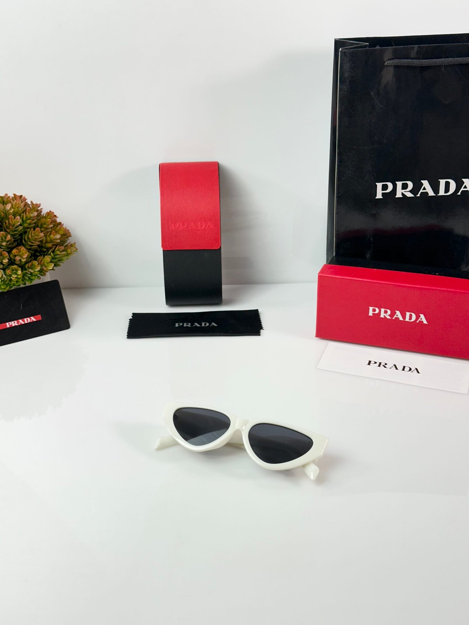 Prada_WMNS_9923_White_Black - Image 4