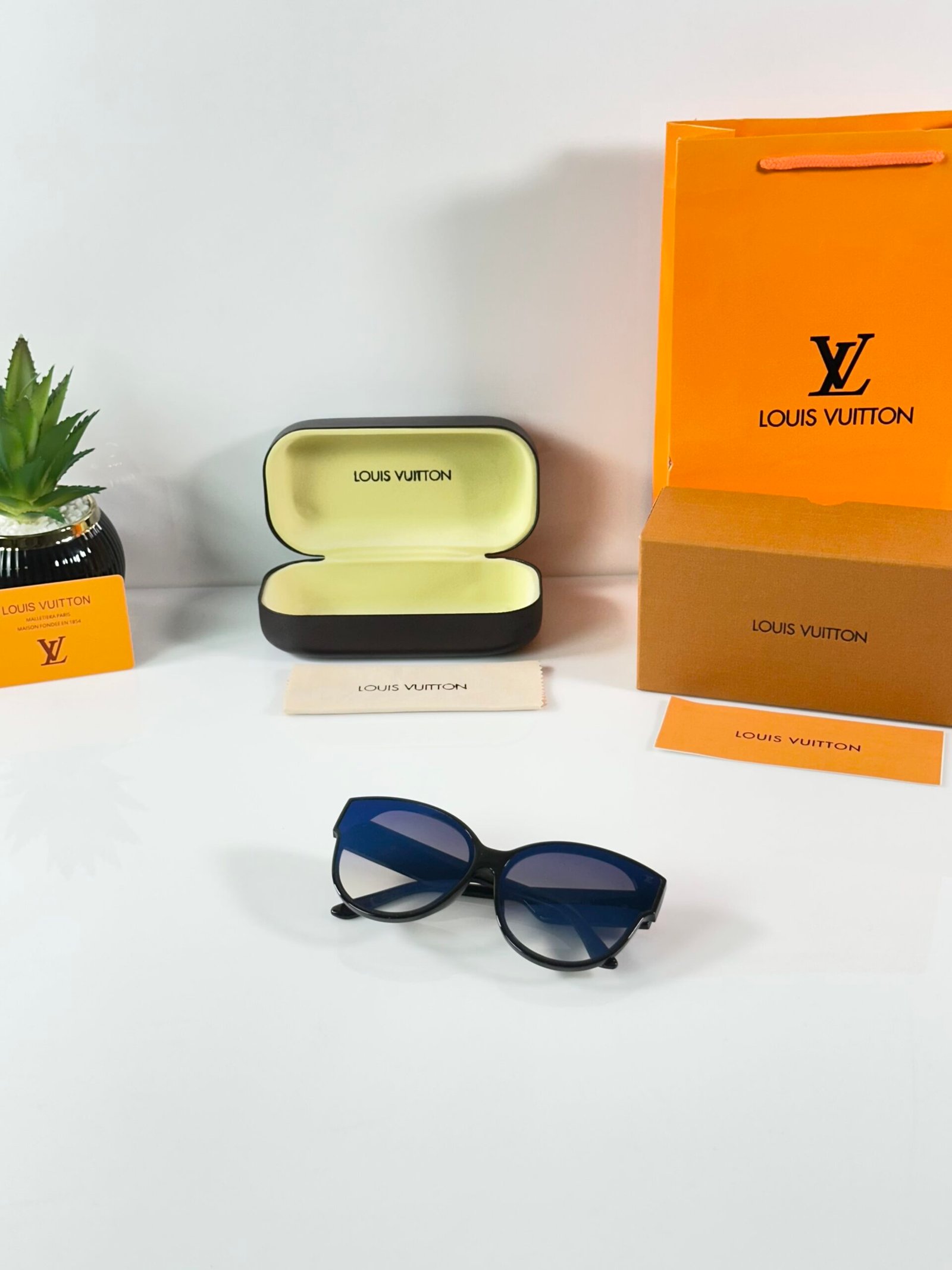 Louis_Vuitton_WMNS_8091_Black_Blue_Revo - Image 4