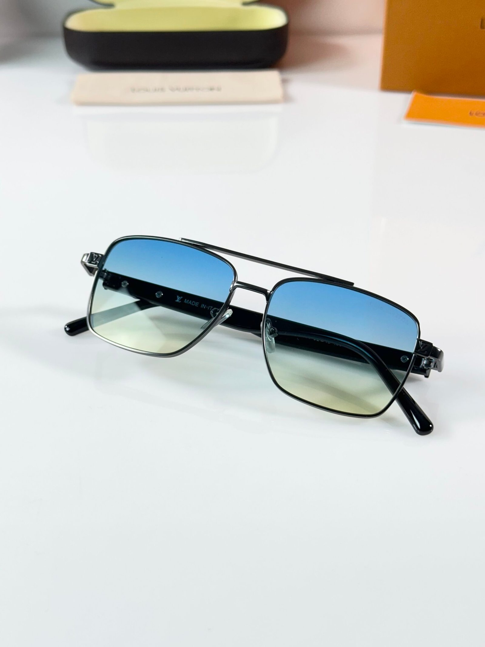 Louis_Vuitton_5114_Gun_Blue_DC - Image 3