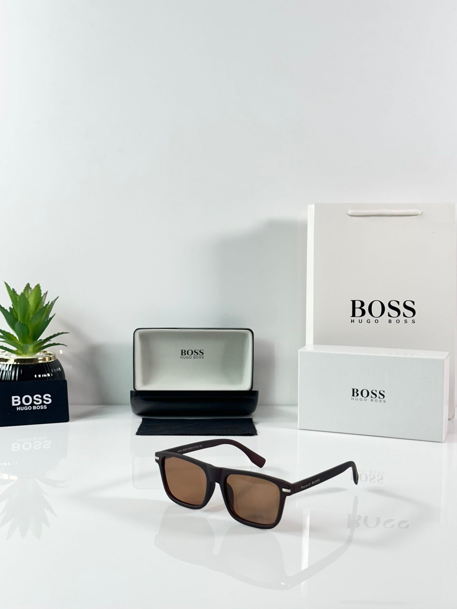 Hugo_Boss_1322_Brown