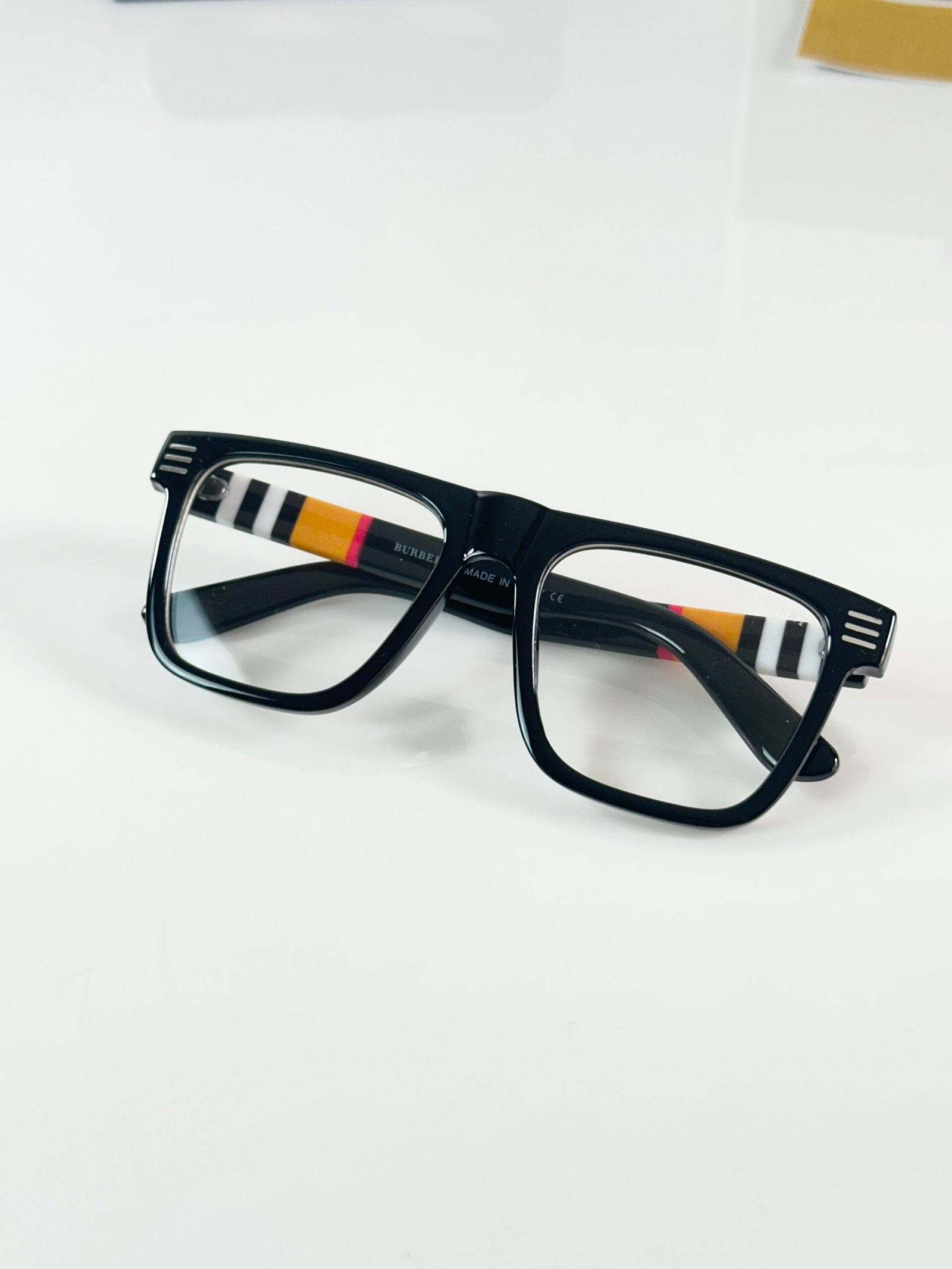 Burberry_4382_Shine_Black_Frame - Image 3