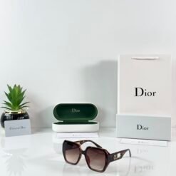 Dior_WMNS_8729_Tiger_Brown