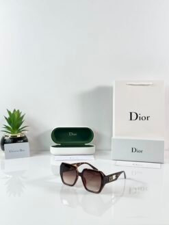 Dior_WMNS_8729_Tiger_Brown
