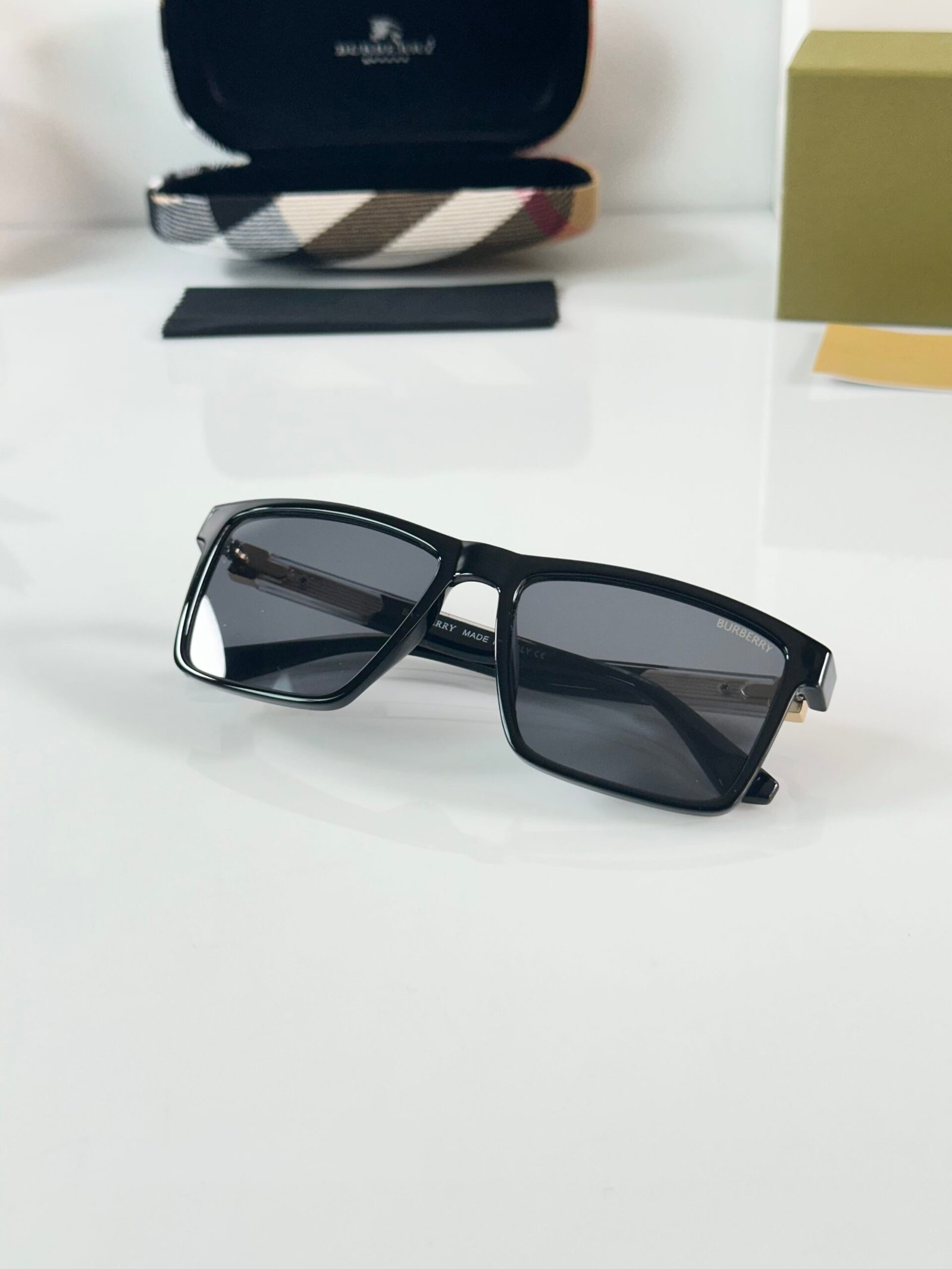 Burberry_8233_Shine_Black - Image 3