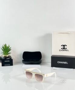 Chanel_WMNS_8318_Cream_Brown