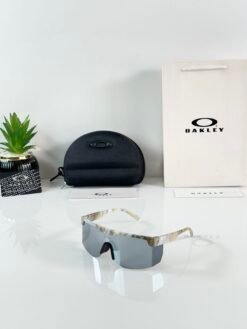 Oakley_9957_Marble_Silver_Mercury