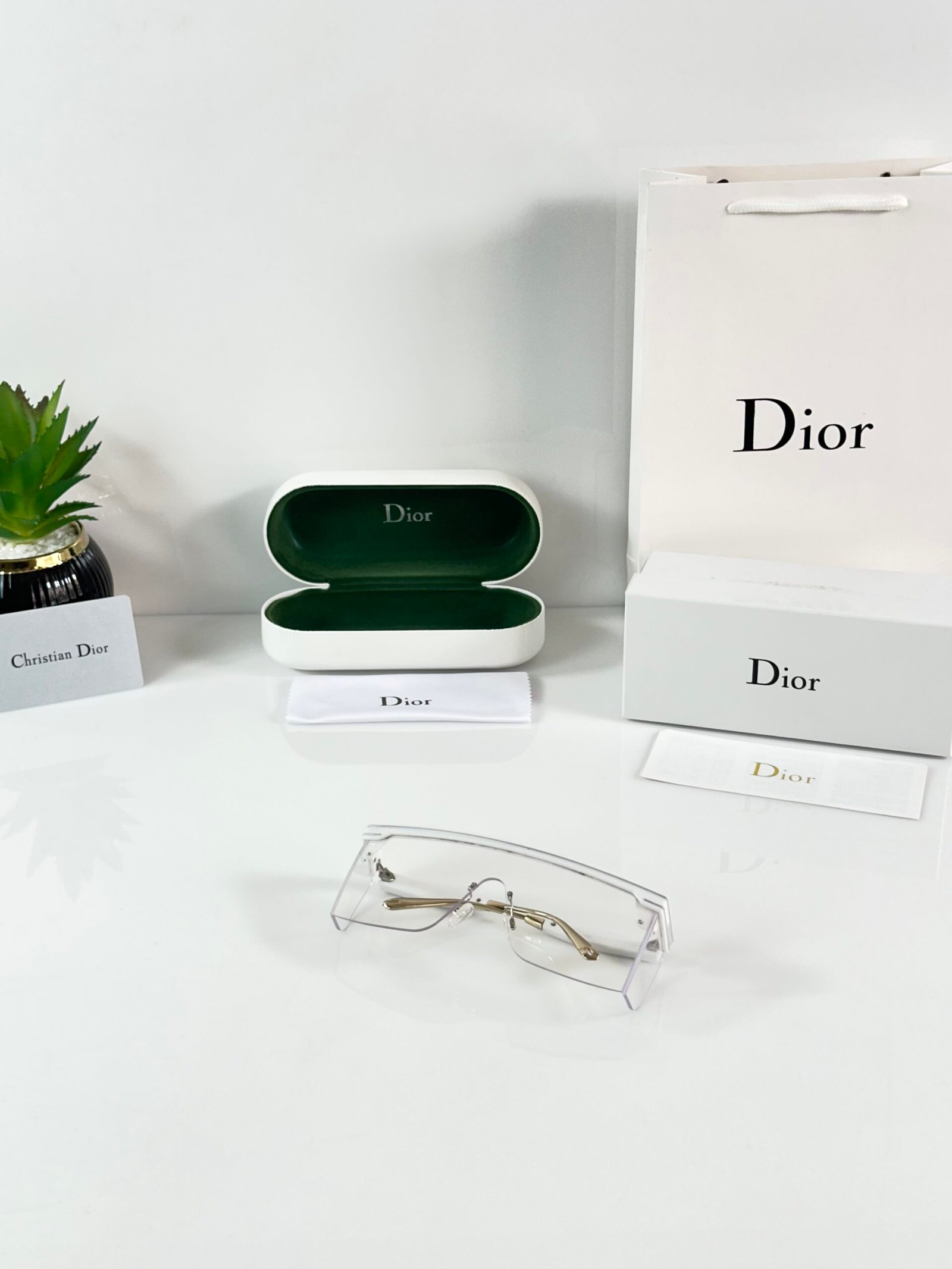Dior_2165_White_Day - Image 4