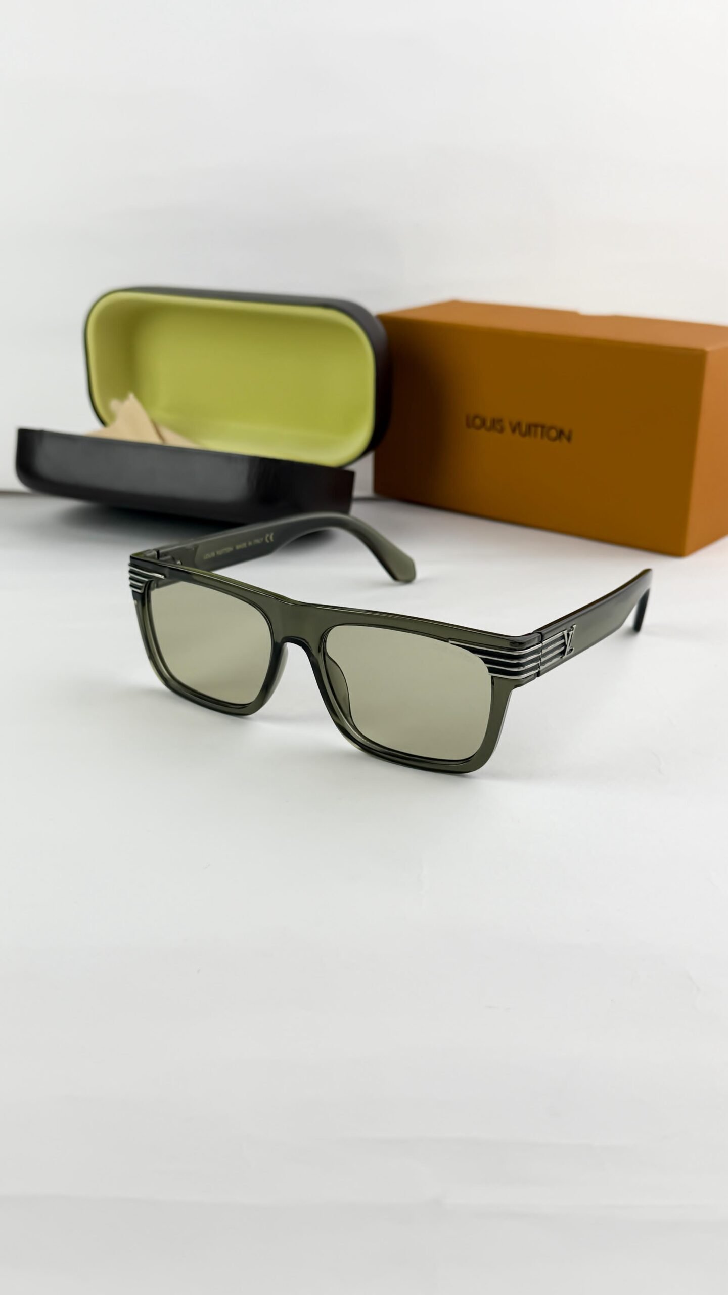 Louis_vuitton_green_2942 - Image 3