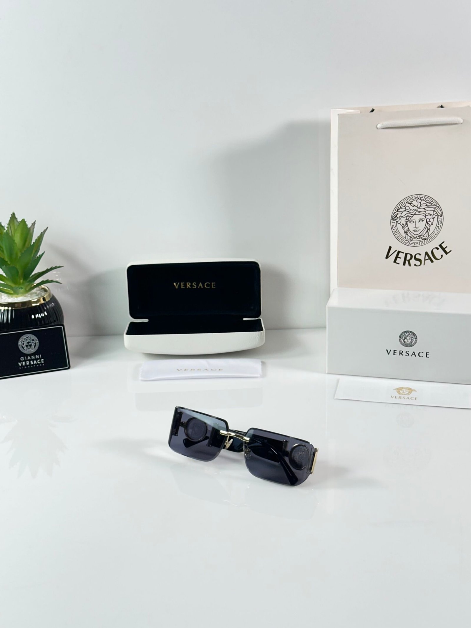 Versace 6772 Gold Black - Image 4