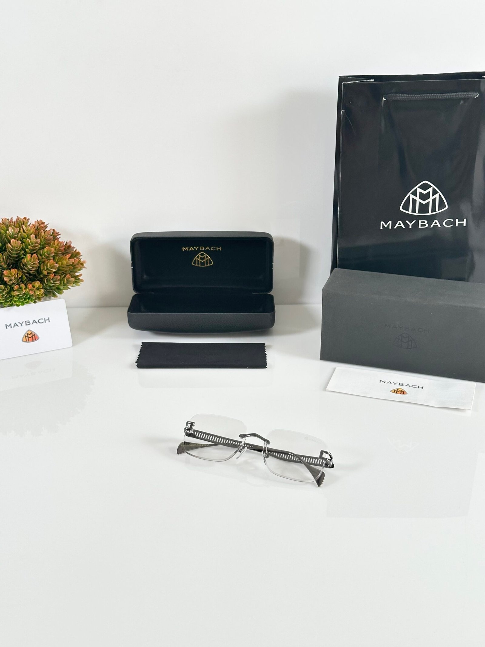 Maybach 1018 Gun Black Day Night Colour Changing Glass - Image 4