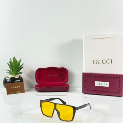 Gucci_7110_Black_Yellow