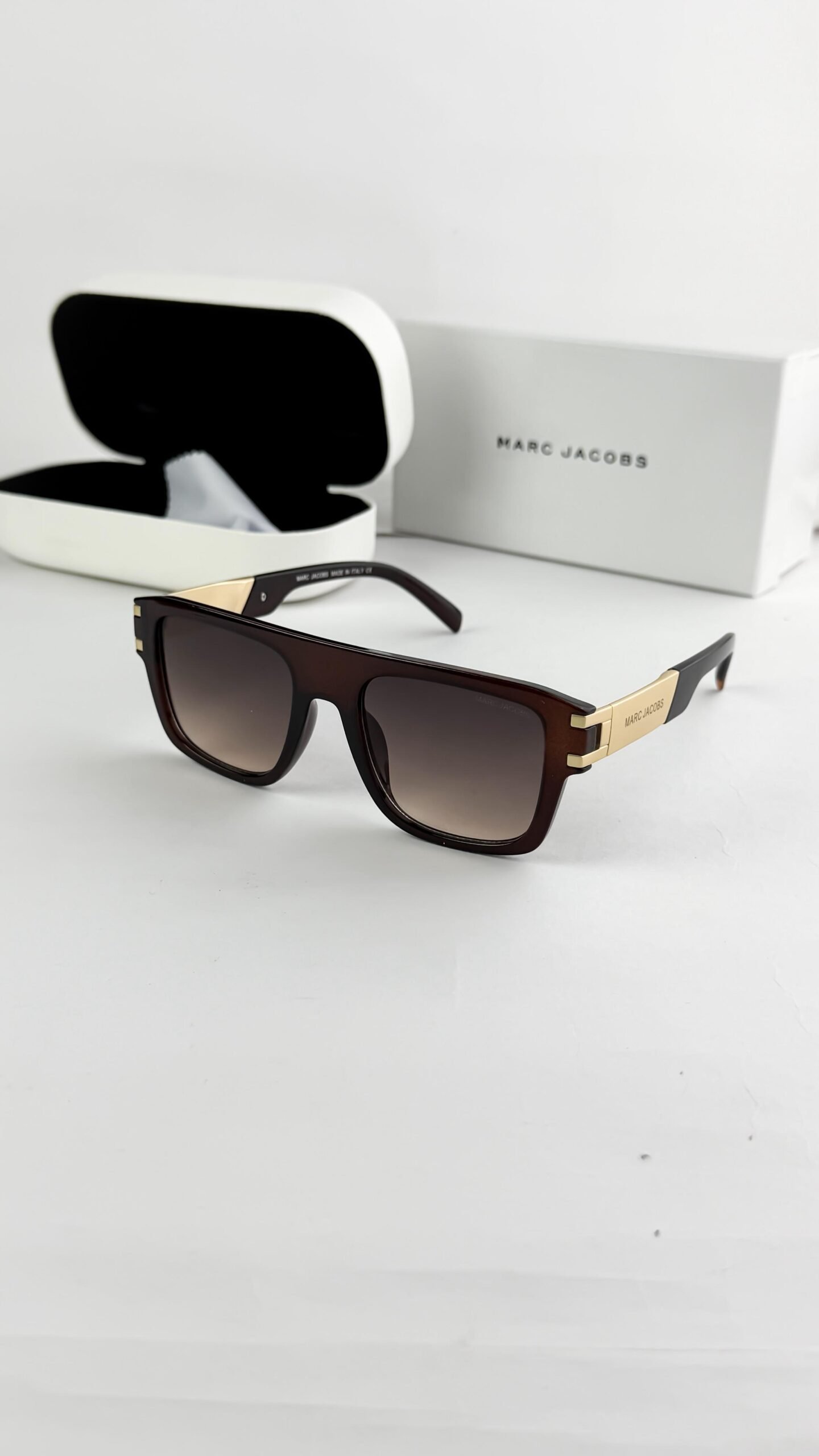MARC JACOBS GOLD BROWN 1004