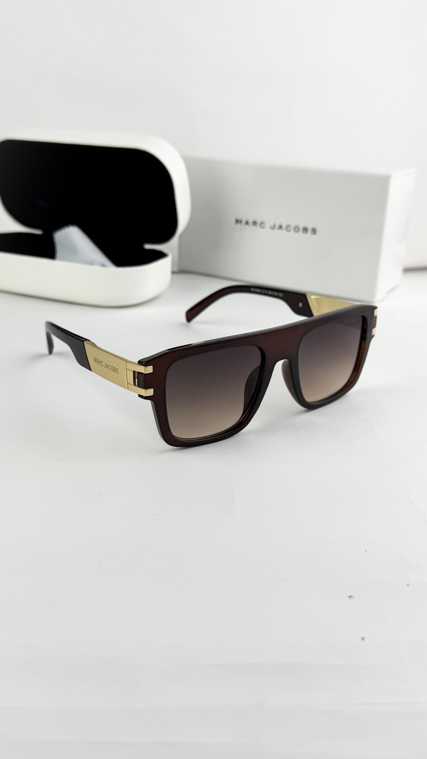 MARC JACOBS GOLD BROWN 1004 - Image 4