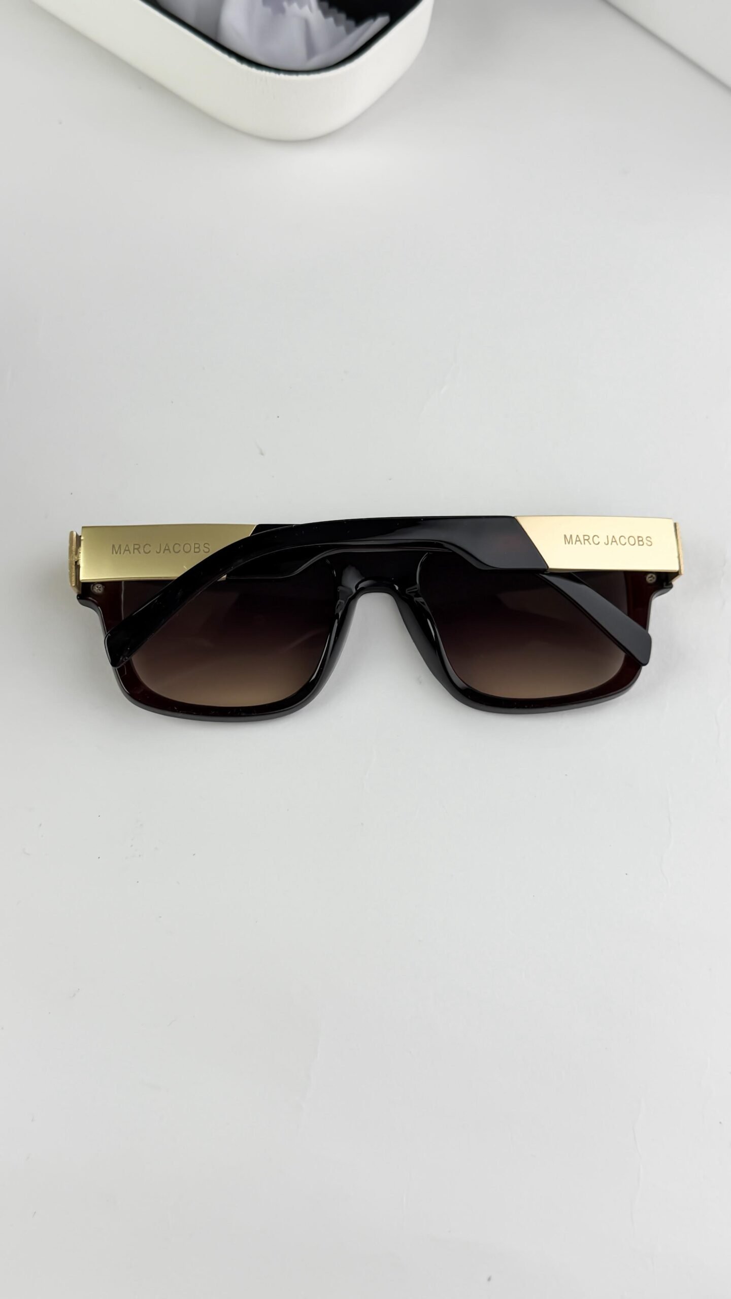 MARC JACOBS GOLD BROWN 1004 - Image 3
