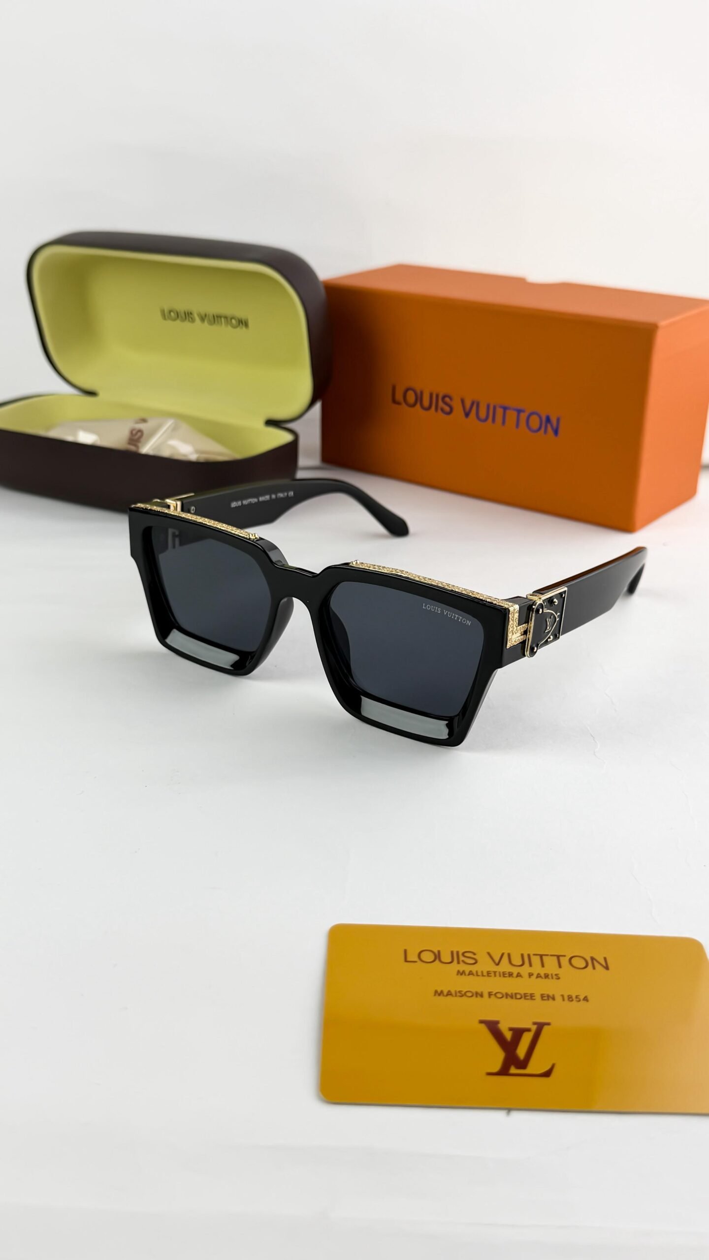 Louis_vuitton_gold_black_65n