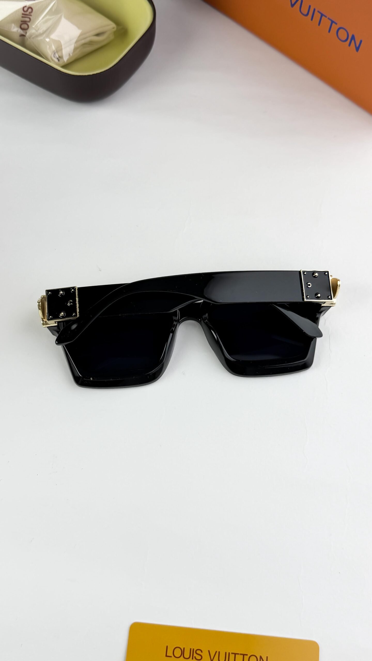 Louis_vuitton_gold_black_65n - Image 4