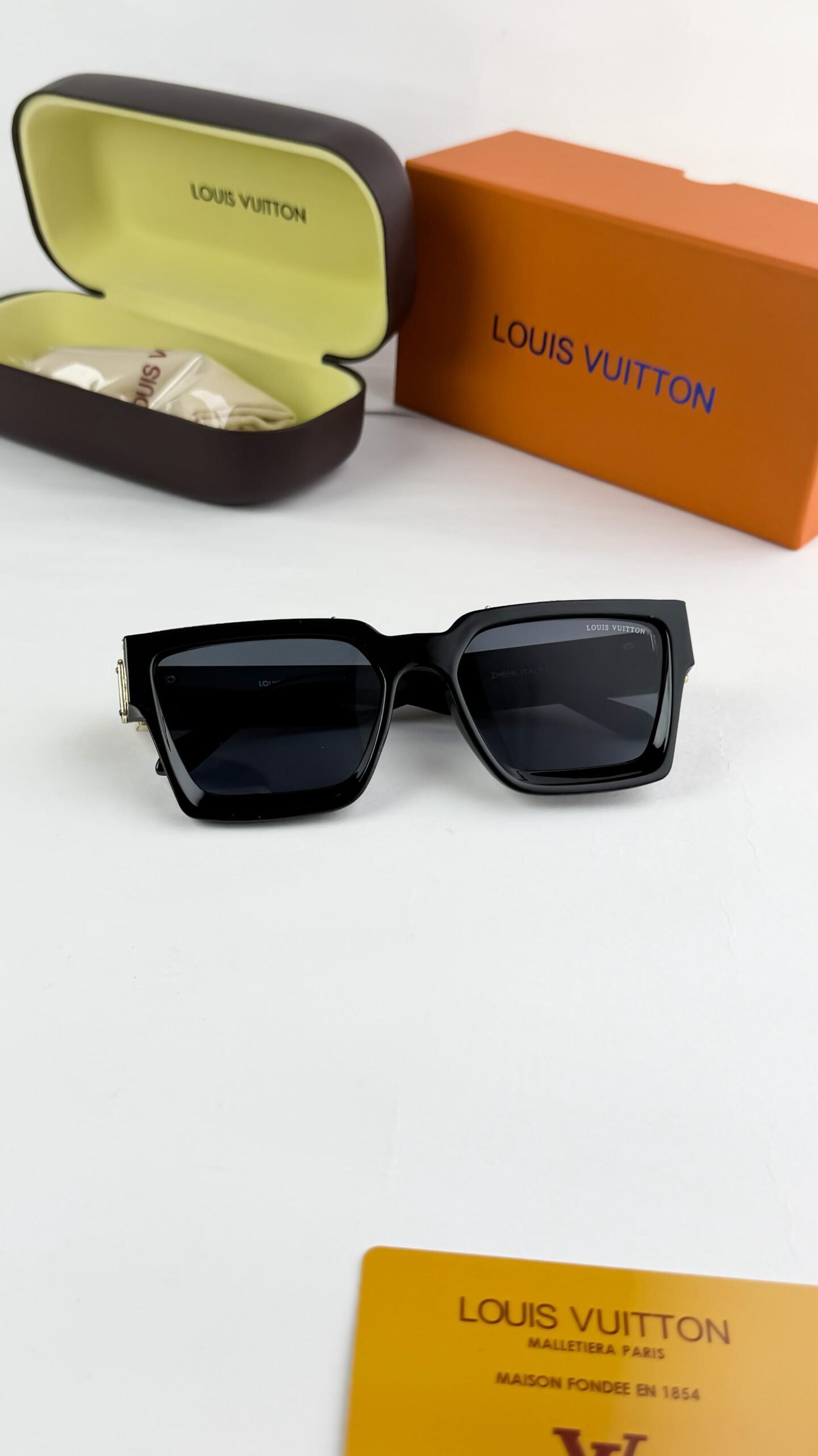 Louis_vuitton_gold_black_65n - Image 3