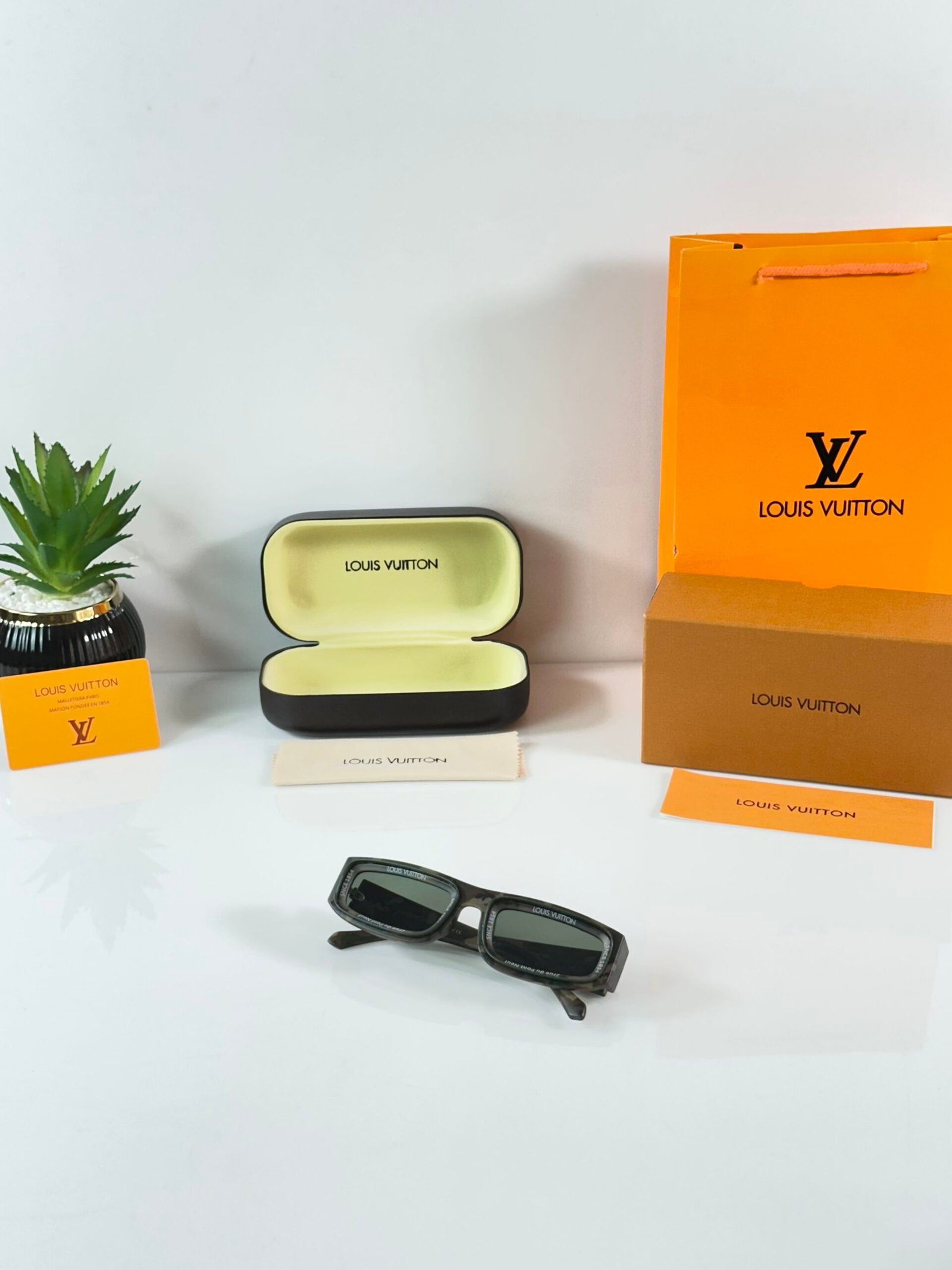 Louis_Vuitton_6190_Army_Green - Image 4