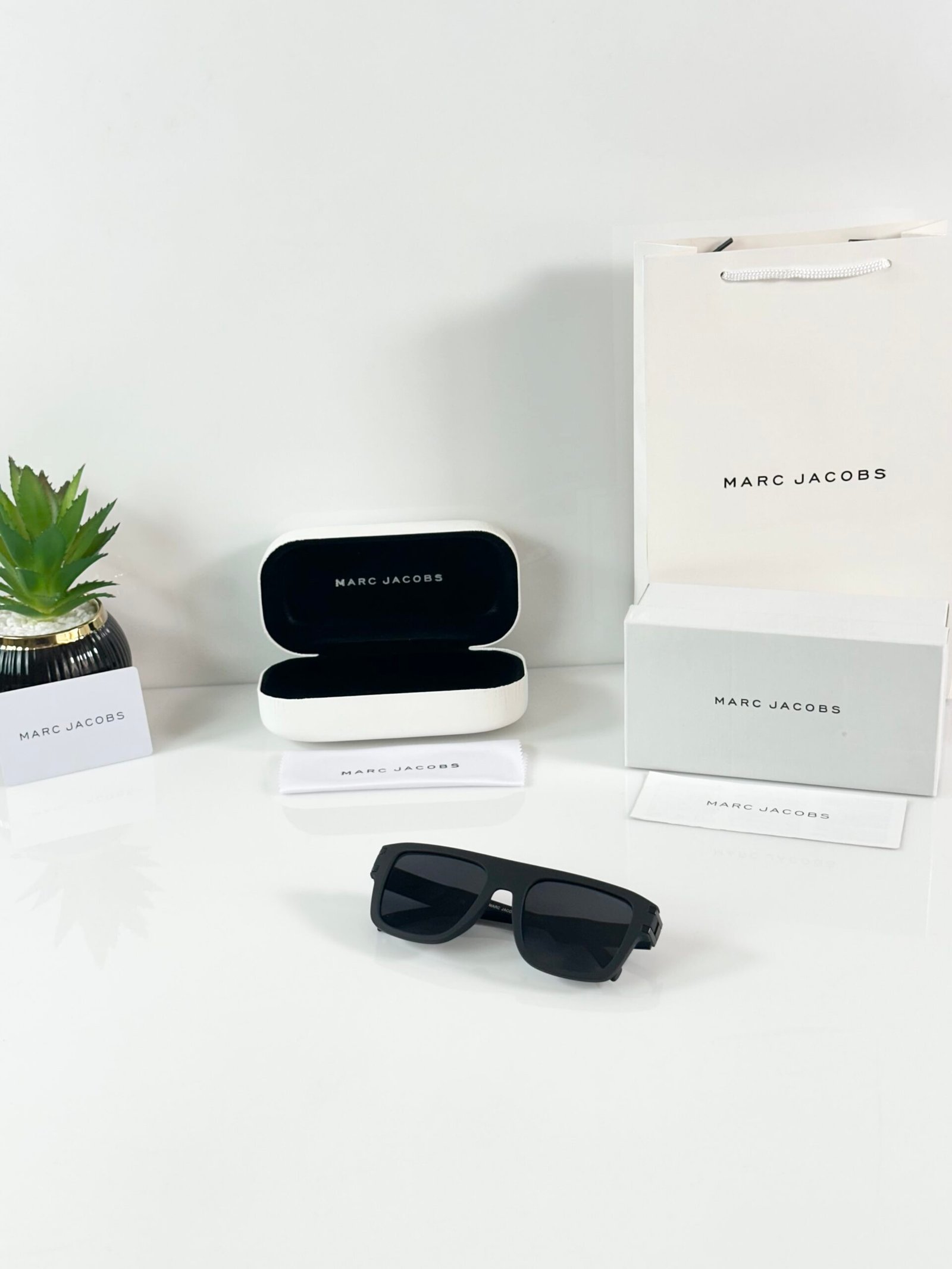 Marc Jacobs 1004 Black - Image 4