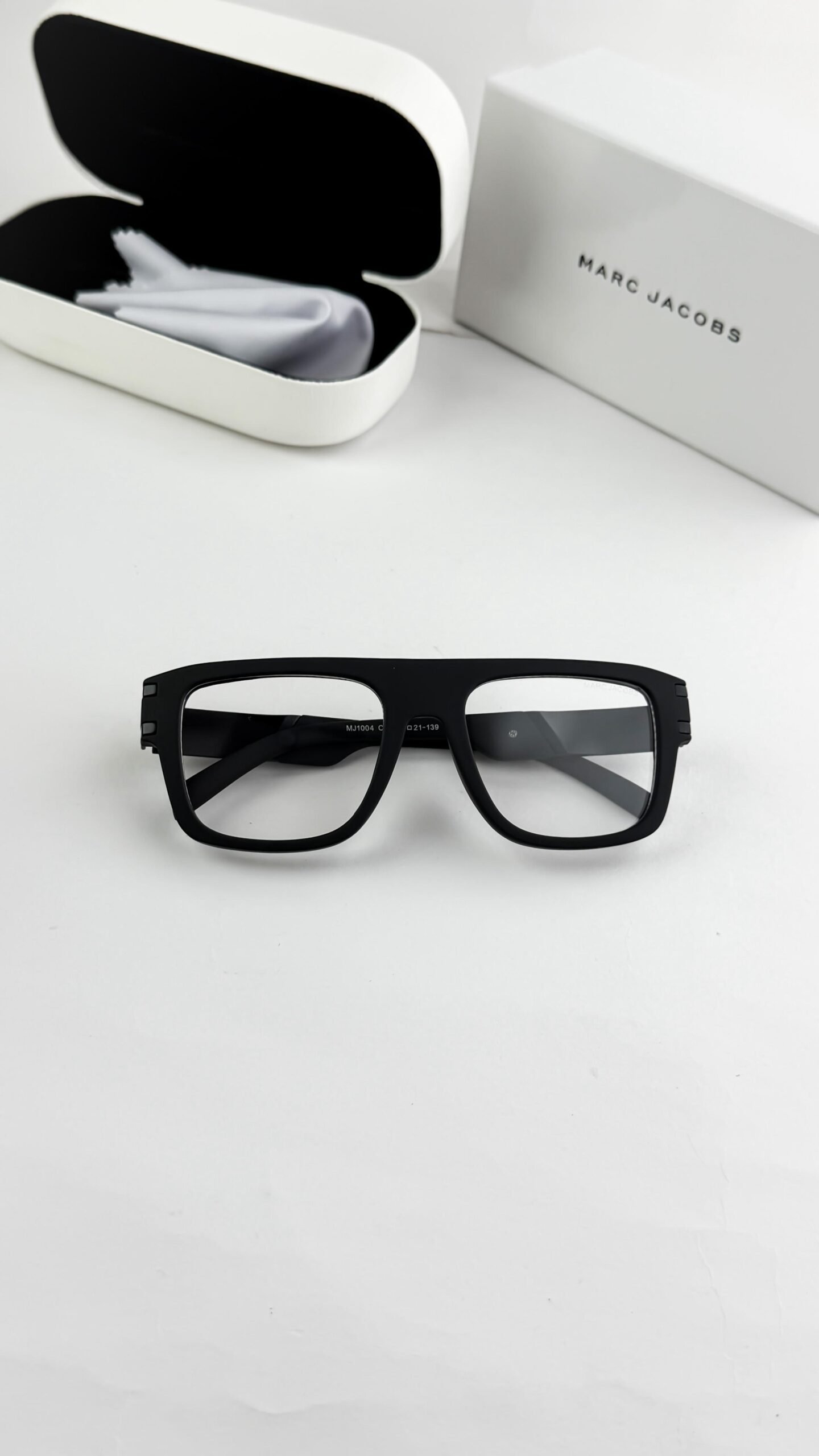 Marc Jacobs black plano 1004 - Image 3