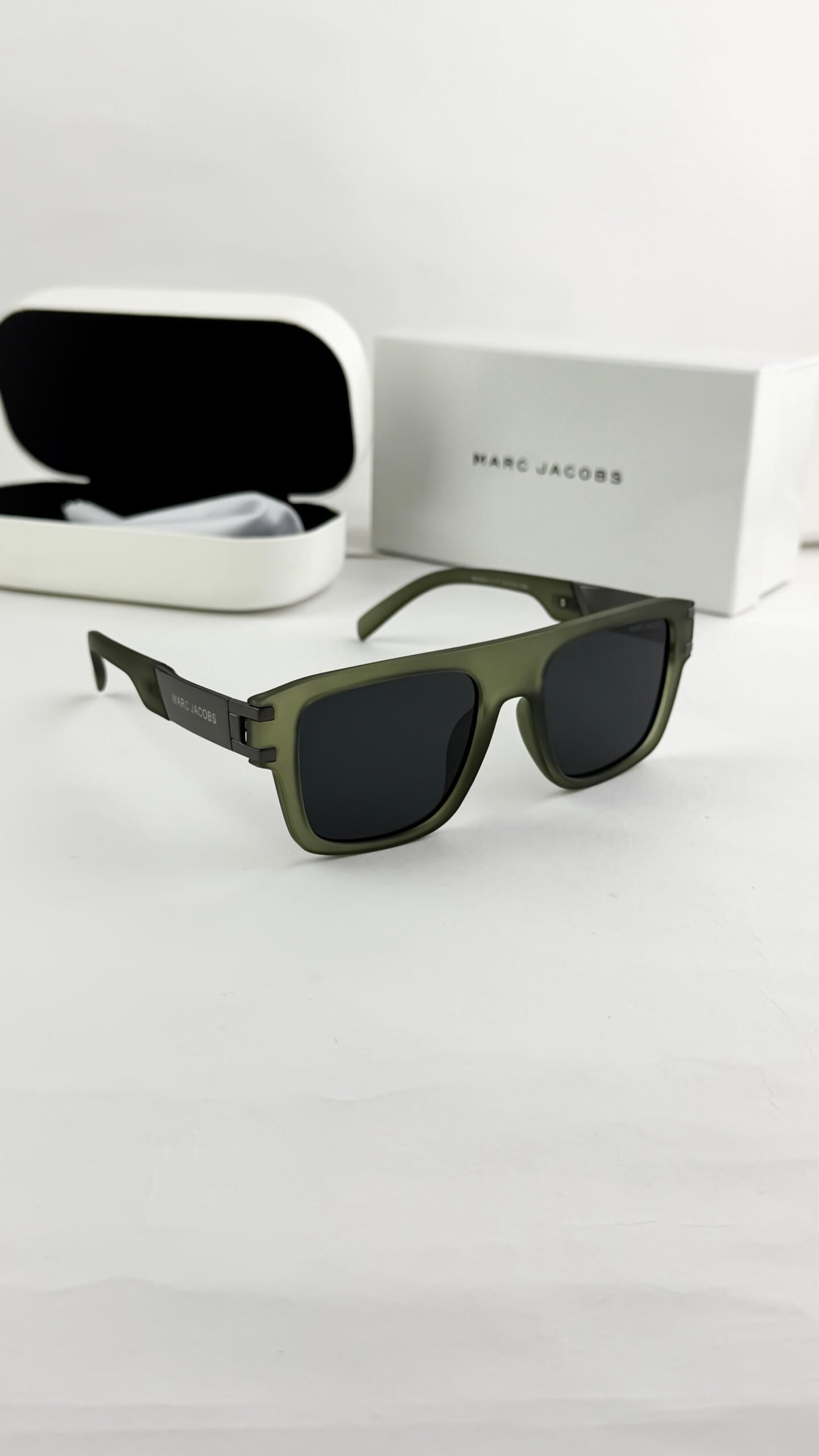 MARC JACOBS green 1004 - Image 2
