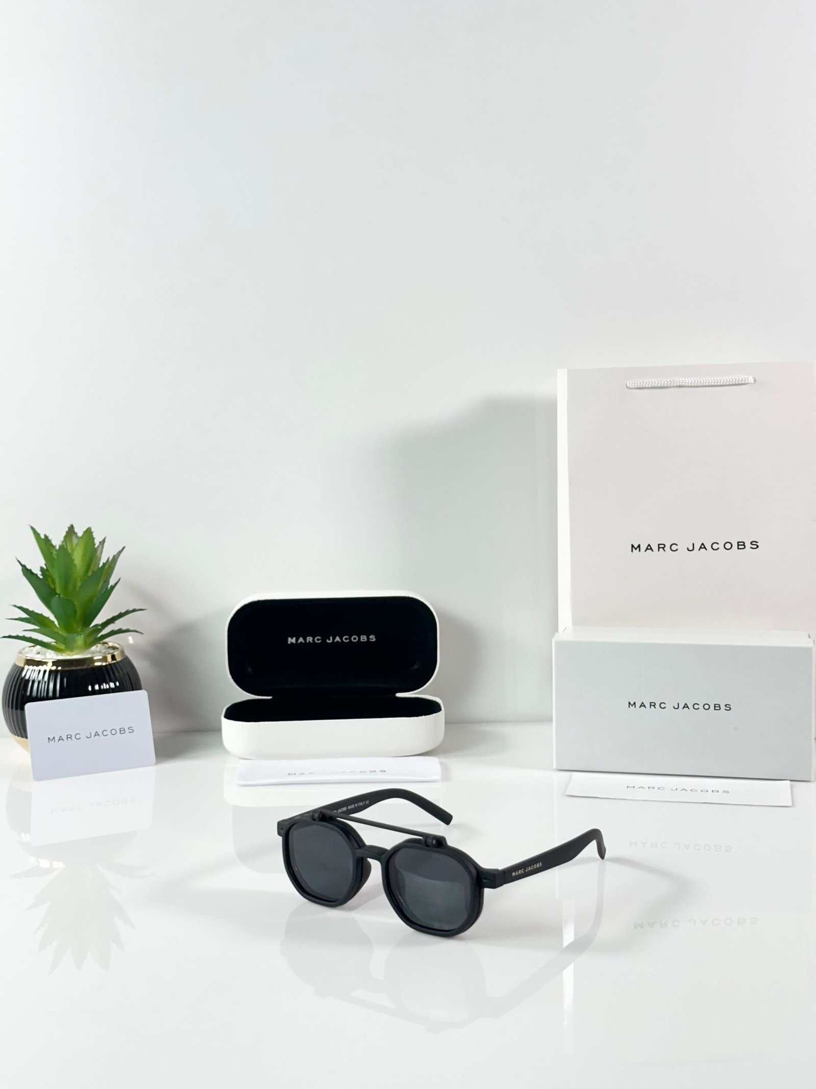 Marc Jacobs 1005 Flip Mate Black White - Image 6