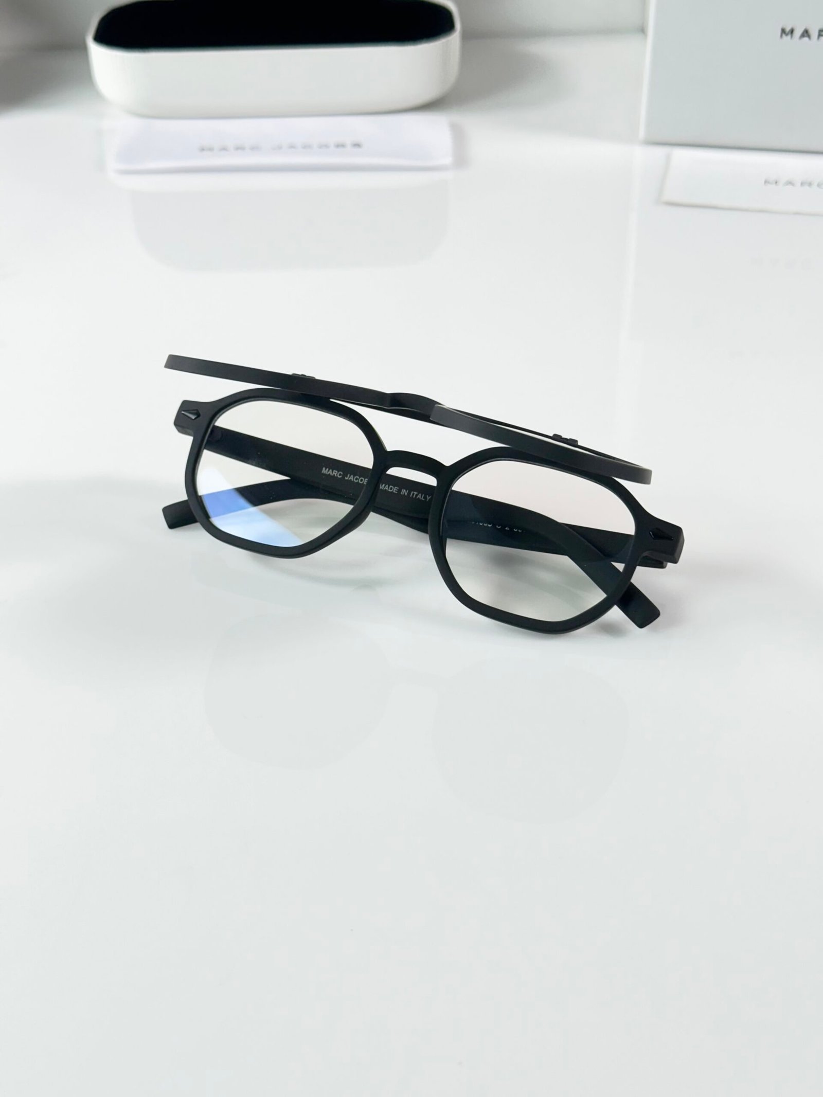 Marc Jacobs 1005 Flip Mate Black White - Image 4