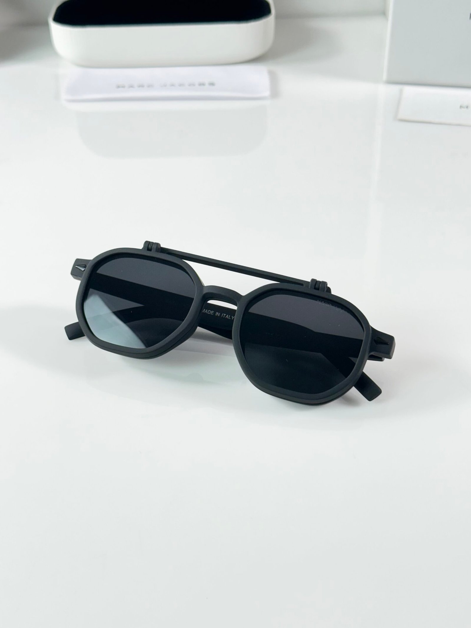 Marc Jacobs 1005 Flip Mate Black White - Image 3