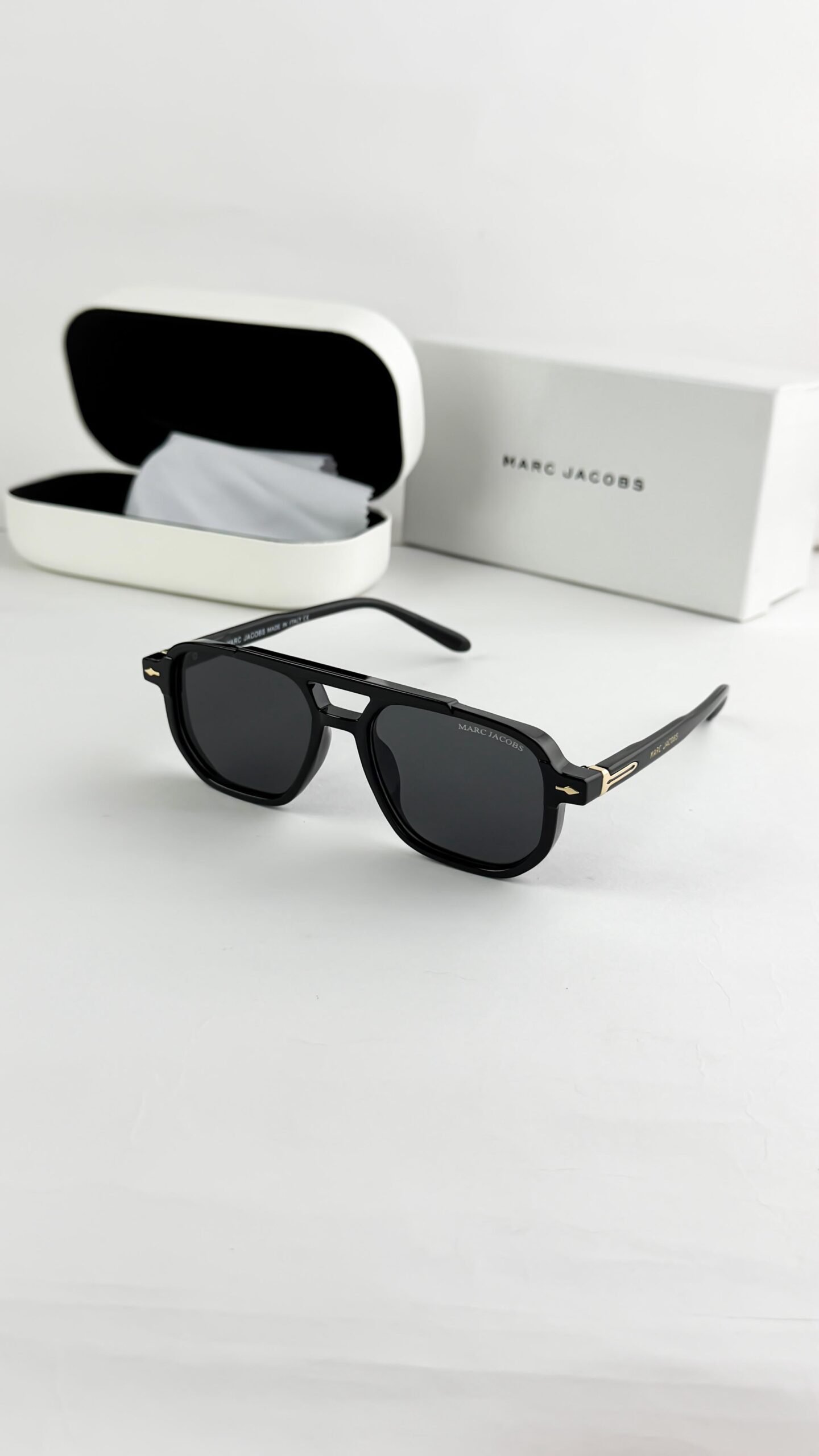 Marc Jacobs black 11-36