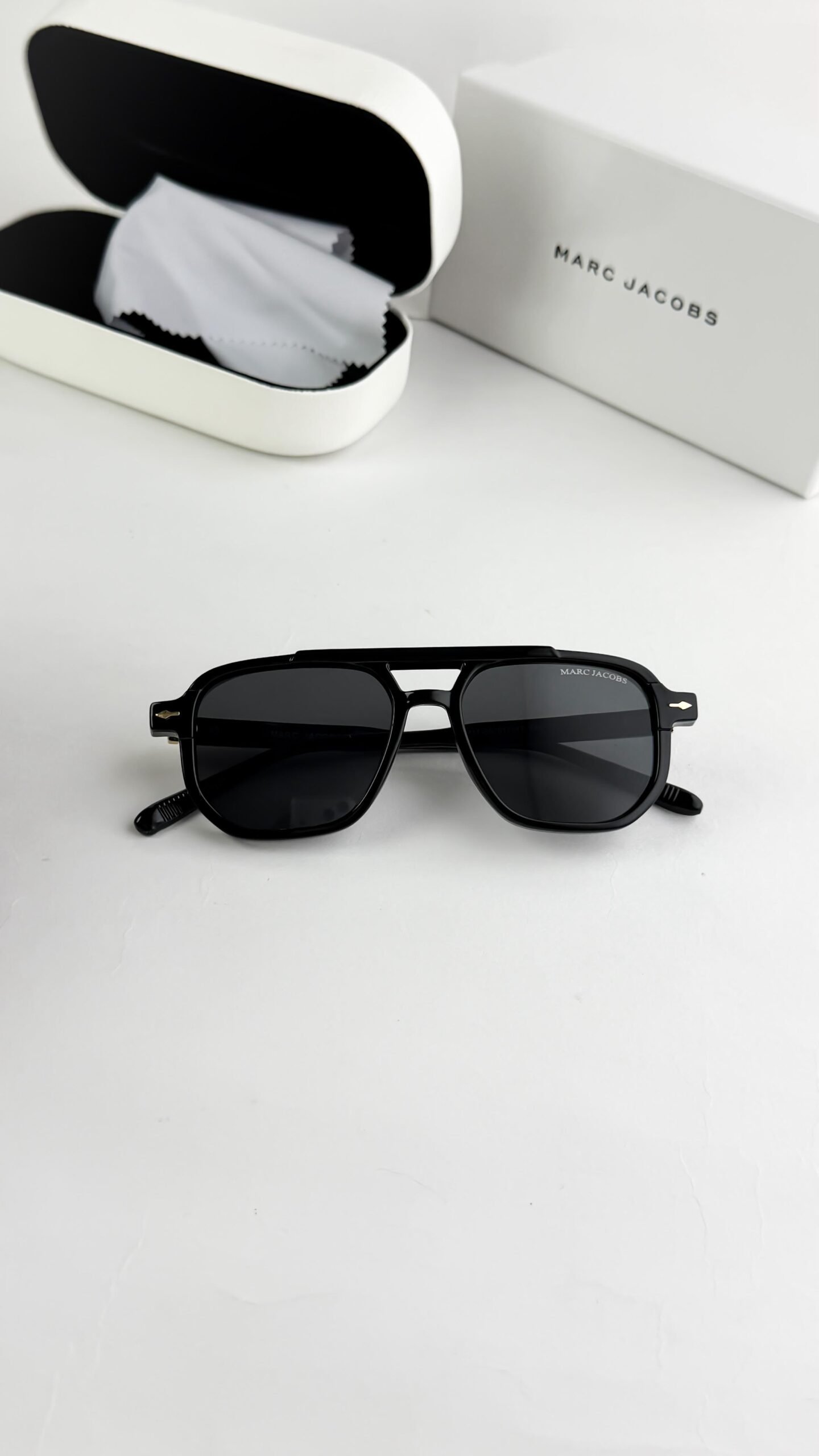 Marc Jacobs black 11-36 - Image 4